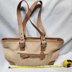 Coach vintage beige / tan leather authentic handbag